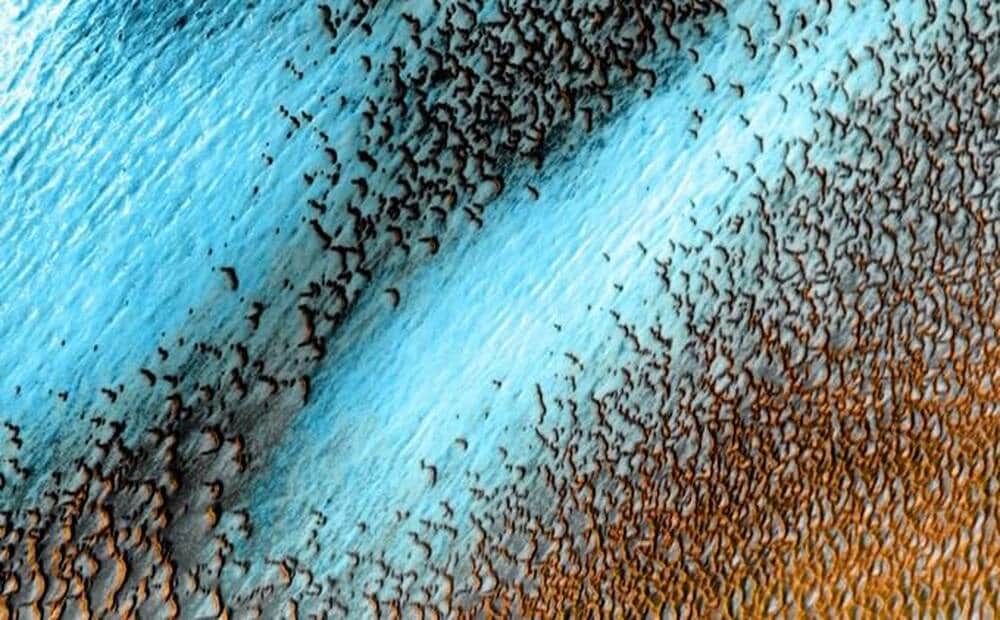 Mars dévoile ses dunes bleues