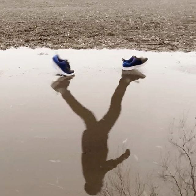Cet artiste transforme les objets du quotidiens en vidéos surréalistes