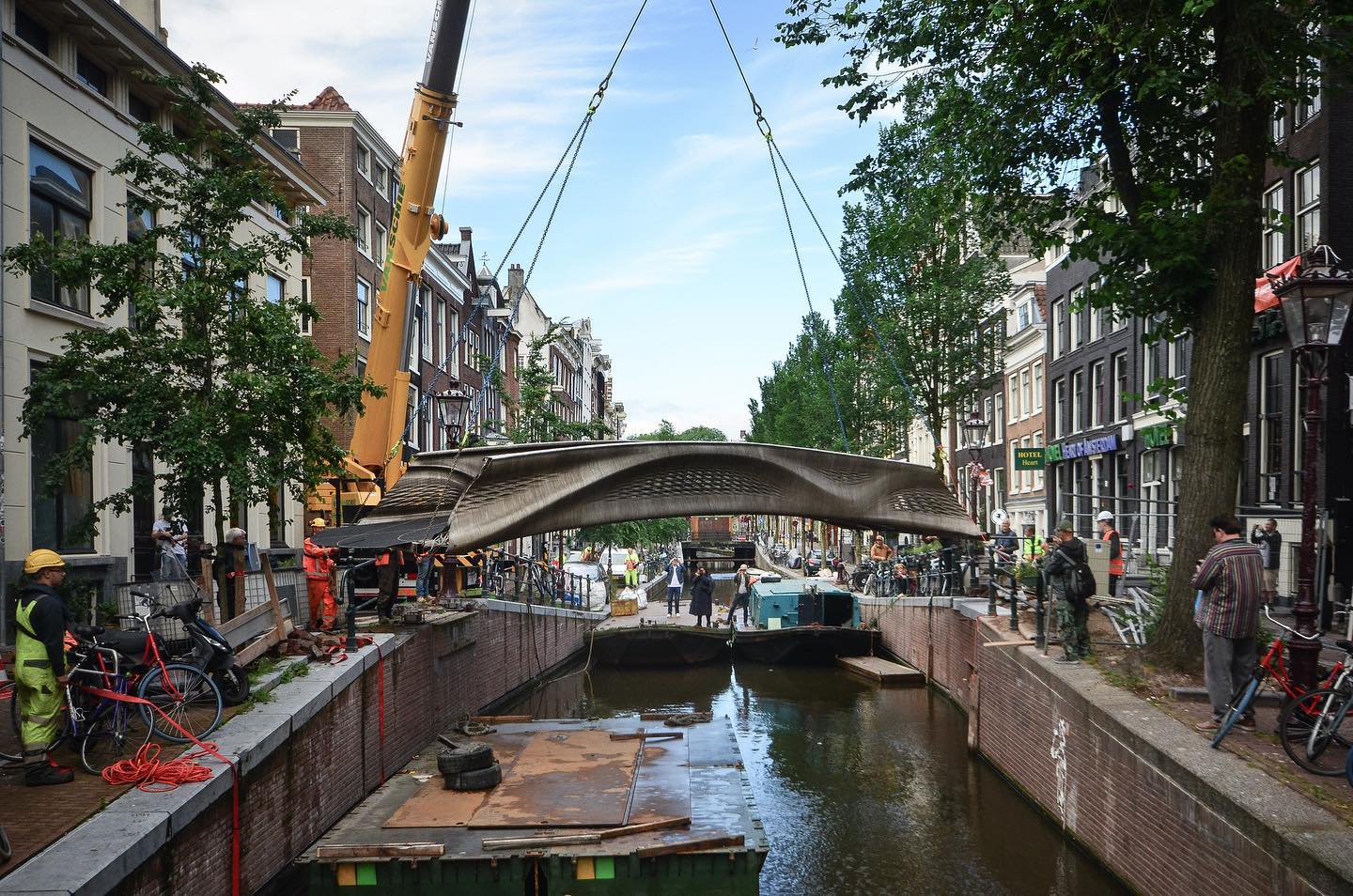 Amsterdam accueille le premier pont en acier au monde imprimé en 3D