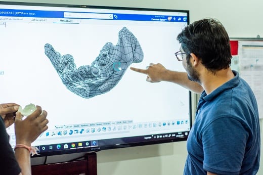Maquette d'un implant de l'entreprise indienne Lucid Implants